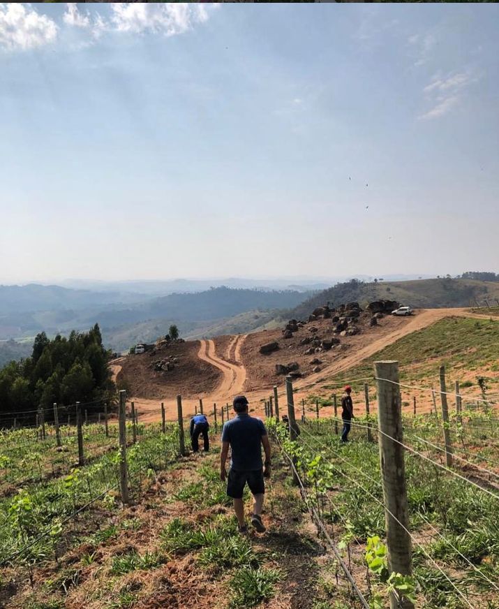 O morro de terra vermelha onde a Villa começou